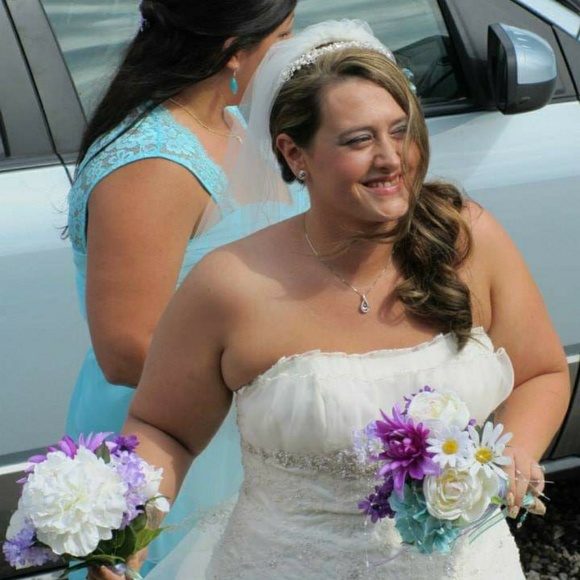 Wedding dress - Picture 2 of 2